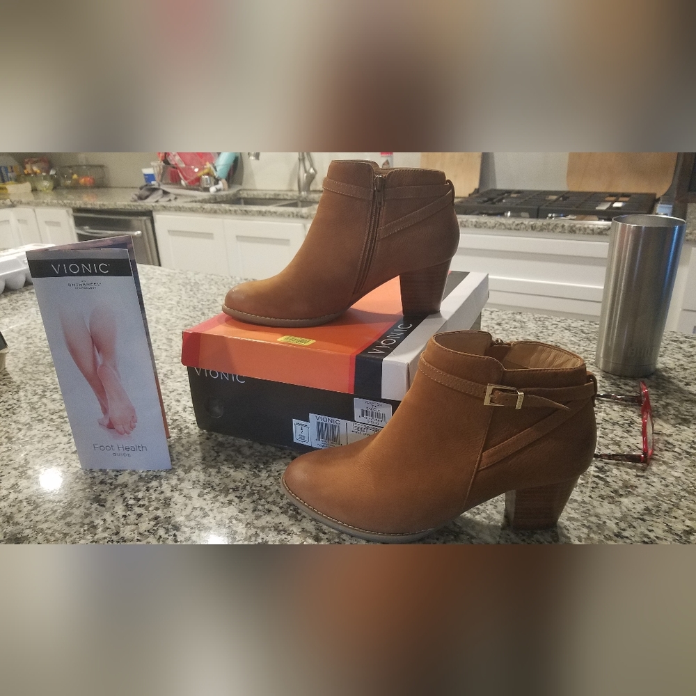 Vionic Upton genuine leather boots